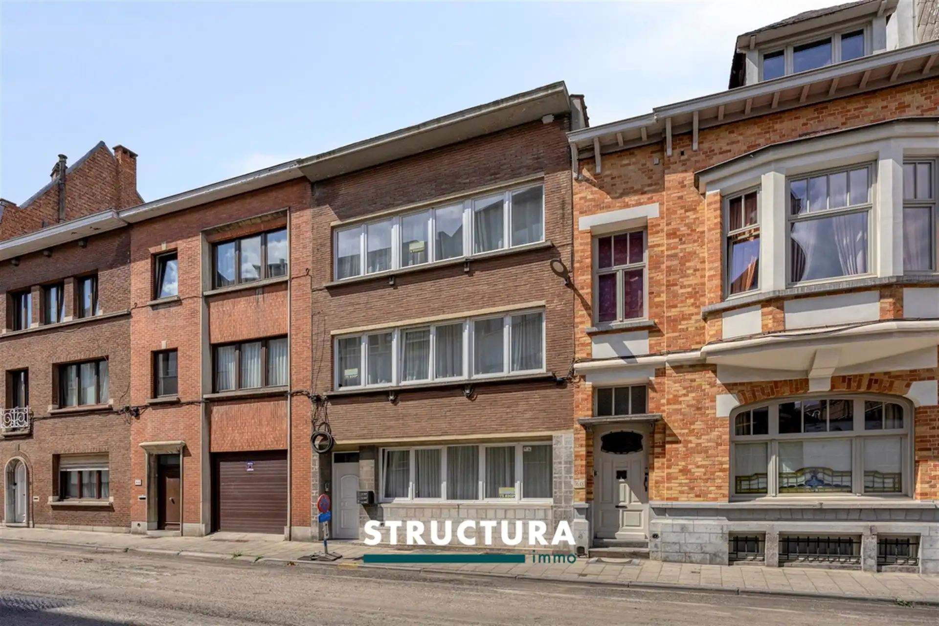 Opbrengsteigendom te koop in een rustige wijk te Ganshoren. foto {{pictureIndex}}