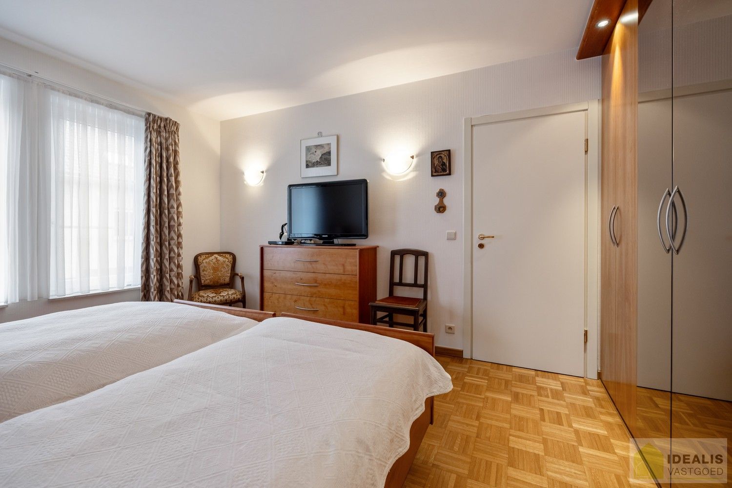 IDEALIS VASTGOED – RUIM INSTAPKLAAR APPARTEMENT IN KLEINSCHALIGE RESIDENTIE MET LICHTRIJKE LEEFRUIMTE, OPEN KEUKEN, HEERLIJK OVERDEKT TERRAS, 3 SLAAPKAMERS, BADKAMER, FIJNE WASPLAATS/BERGING EN INPANDIGE GARAGE OP EEN UITERST GUNSTIGE LOCATIE MIDDEN IN HET CENTRUM VAN PELT!! ZEER GESCHIKT VOOR KANDIDATEN OP ZOEK NAAR INSTAPKLAAR APPARTEMENT foto 25