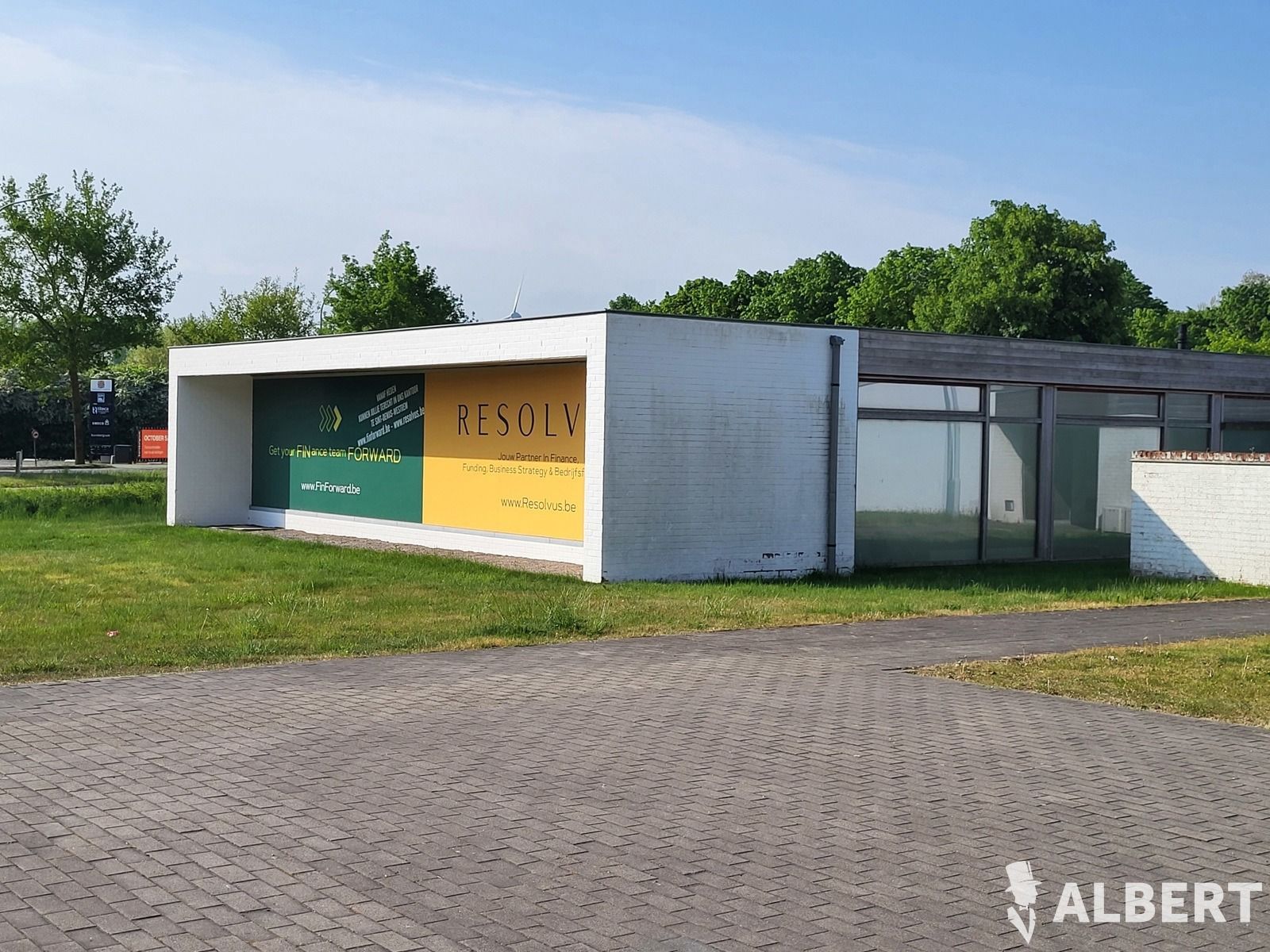 Exclusieve en centraal gelegen handelsruimtes in Loppem foto 9