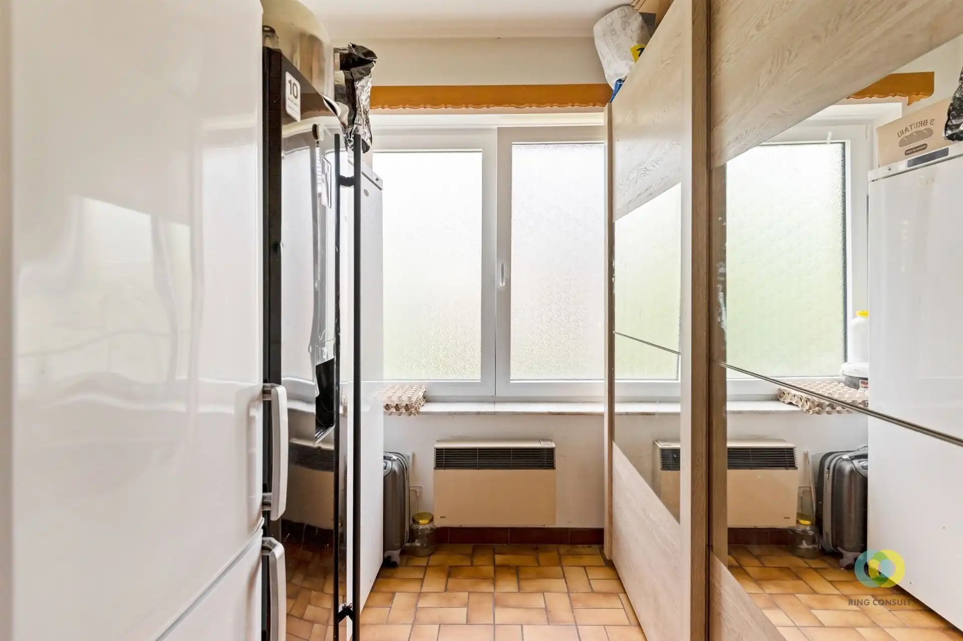 appartementsgebouw met garages foto 16