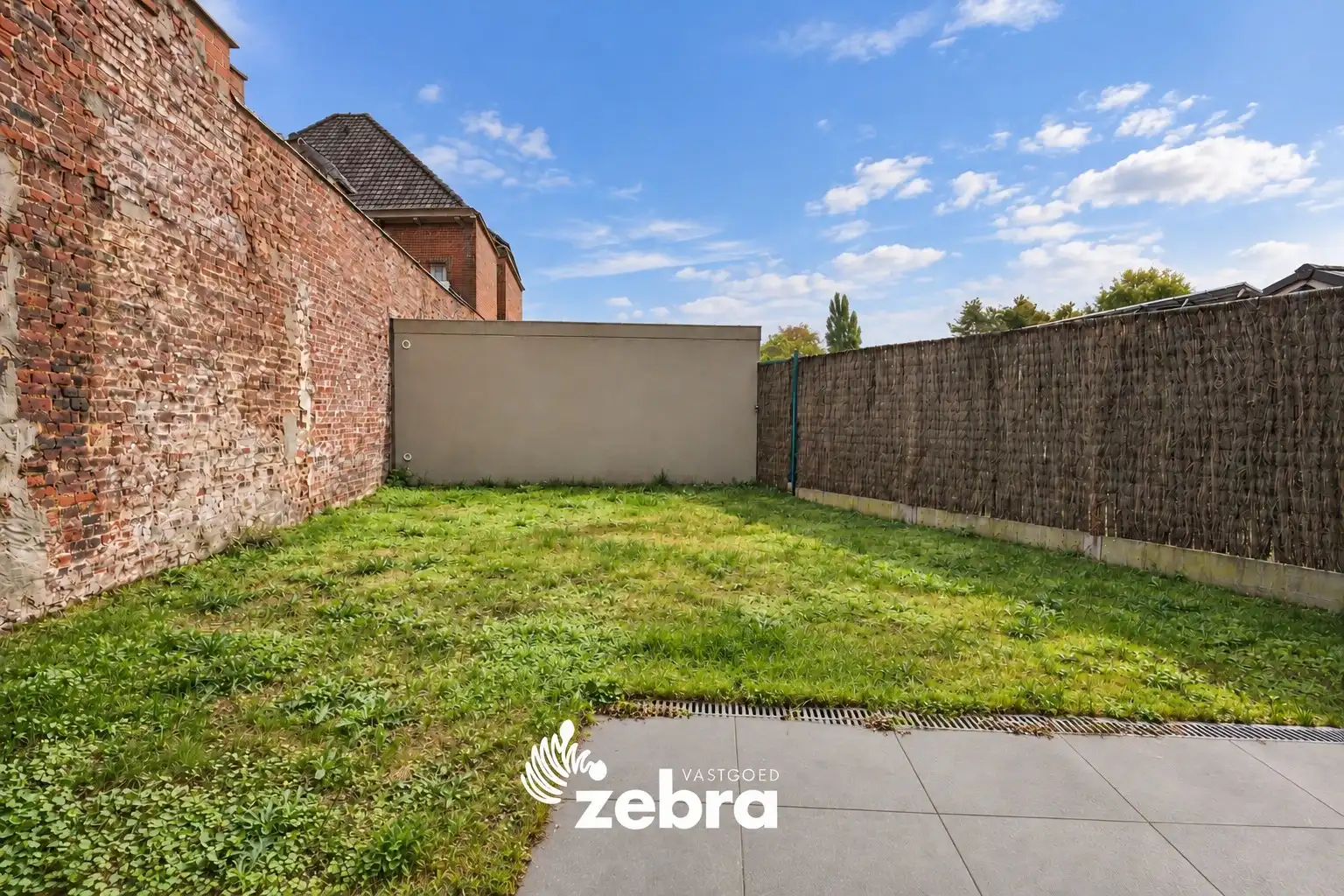 Instapklaar gelijkvloers appartement met private tuin en garage op toplocatie in Roeselare! foto 17