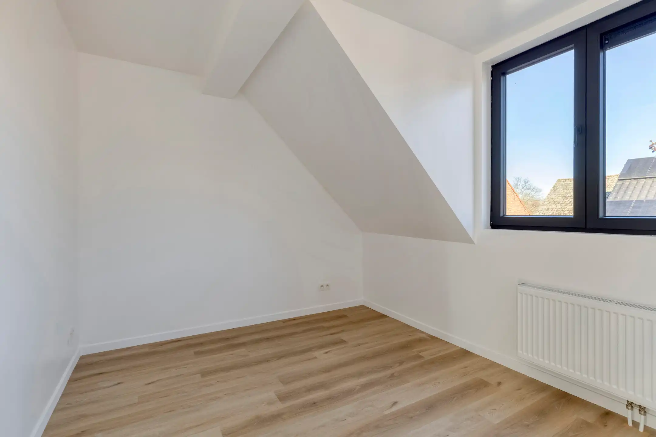 Zeer ruim appartement met 3 slaapkamers, 2 badkamers en tuin foto 12