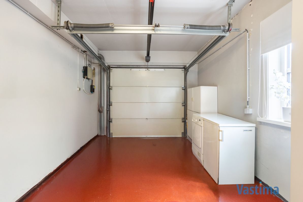Halfopen gezinswoning met 3-4 slaapkamers en extra garage foto 25