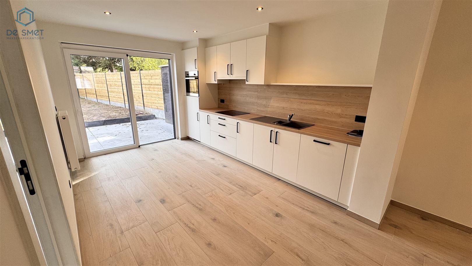 GERENOVEERDE WONING MET 3 SLP EN TUINTJE TE ZANDBERGEN foto 2