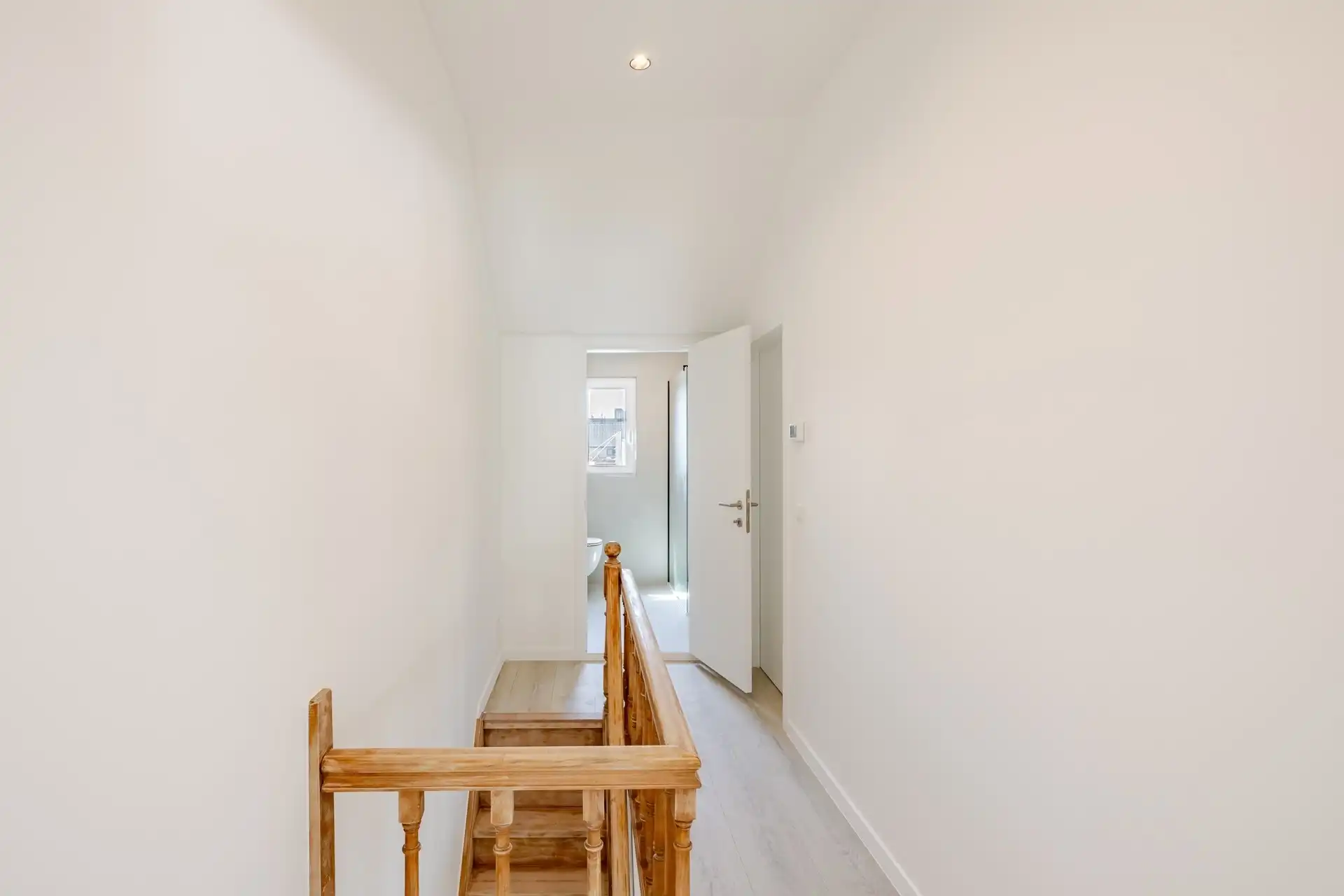 Top gerenoveerde woning met 2 slks en terras foto 13