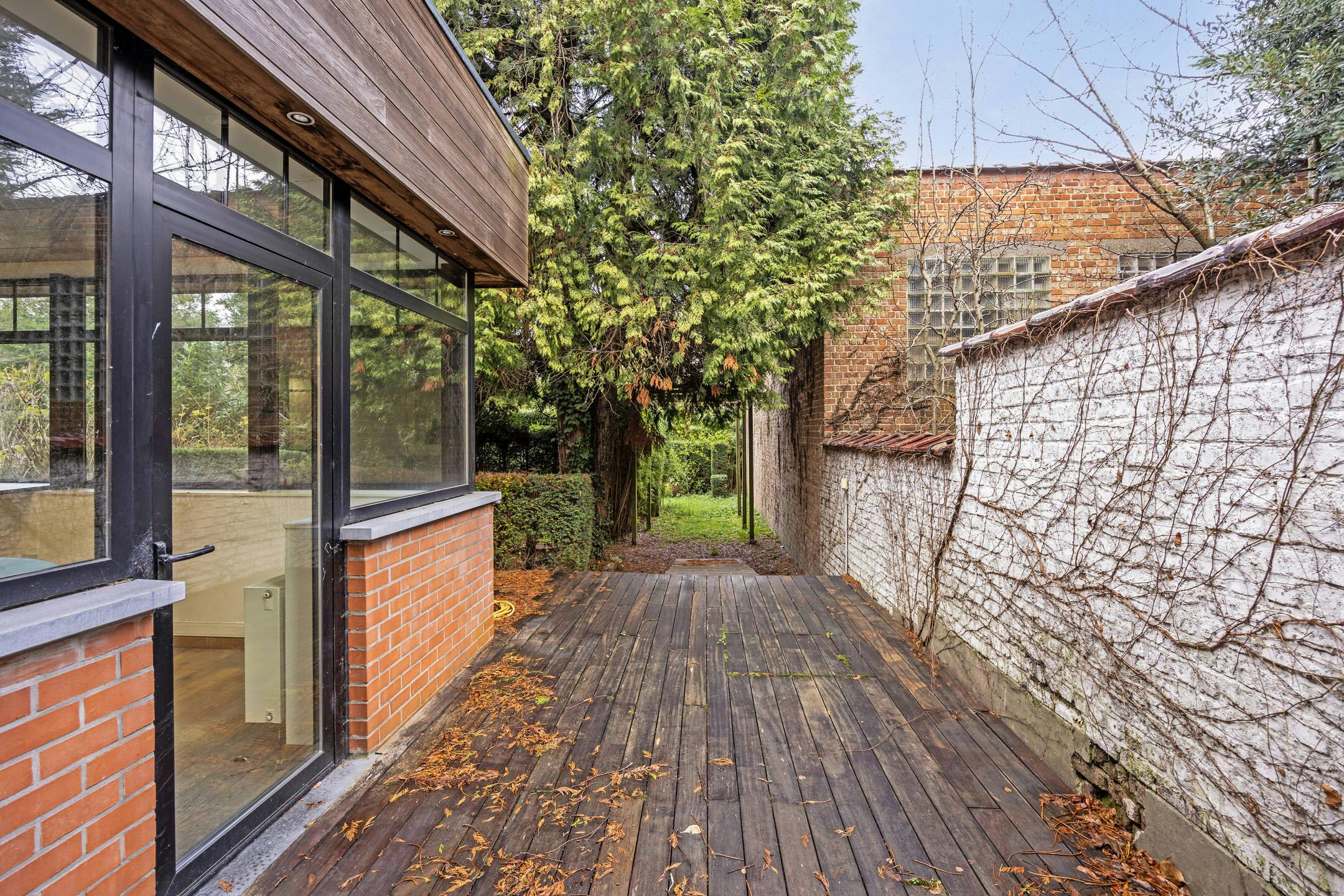Commerciële ruimte met duplex-appartement te koop in Evere foto 8