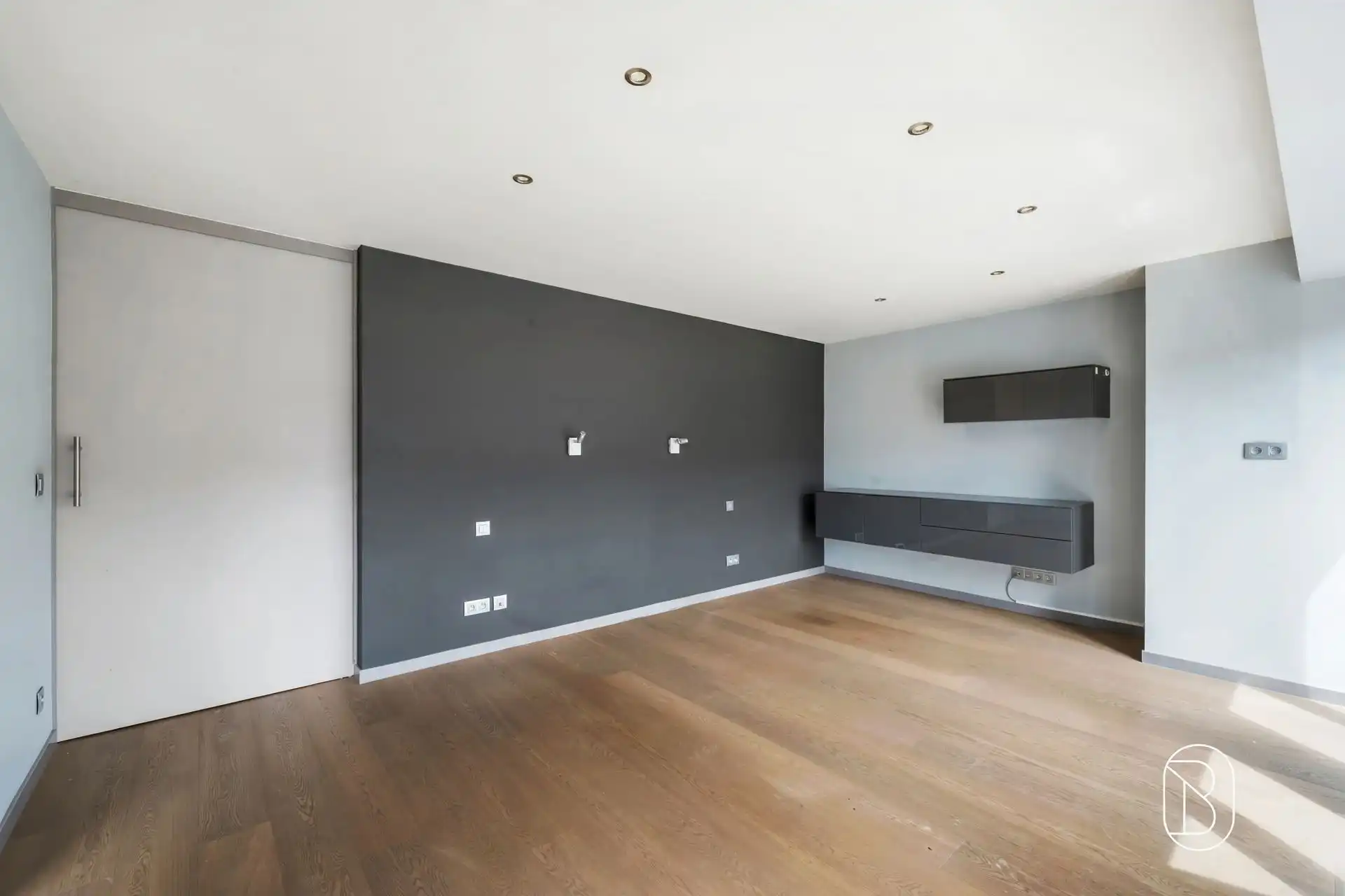 Topgelegen handelspand met kwalitatief duplex appartement foto 12