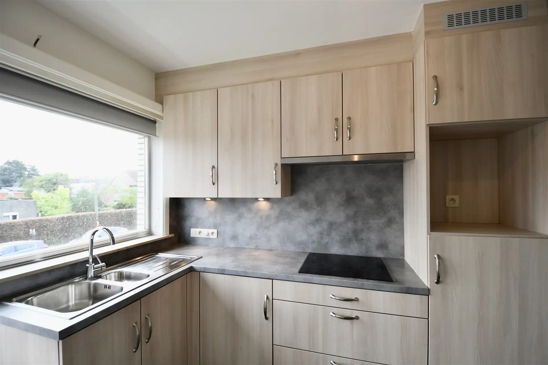 Ruim appartement met twee slaapkamers in Sint-Niklaas foto 4