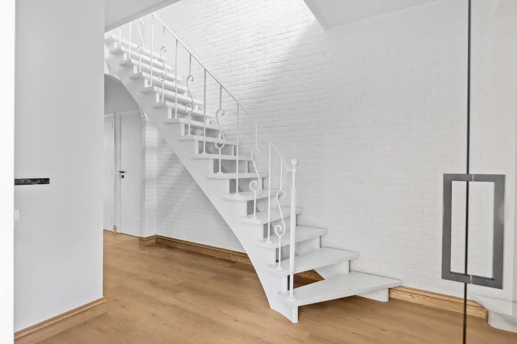 Charmante gerenoveerde woning met 3 slaapkamers in het gegeerde Hertebos foto 4