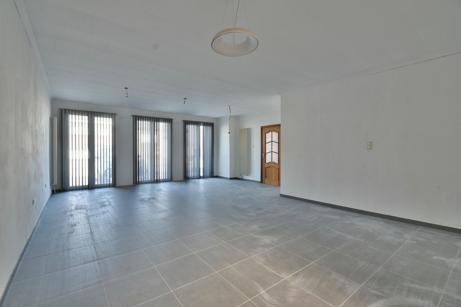 Ruime gerenoveerde woning met maar liefst 7 slaapkamers en handelsmogelijkheden op een gunstige locatie nabij Maastricht foto 7