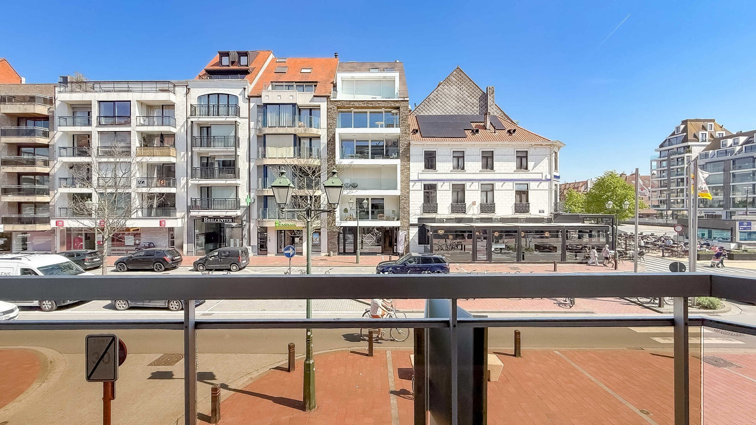 Ruim HOEKAPPARTEMENT met groot terras, op de Lippenslaan... foto 4