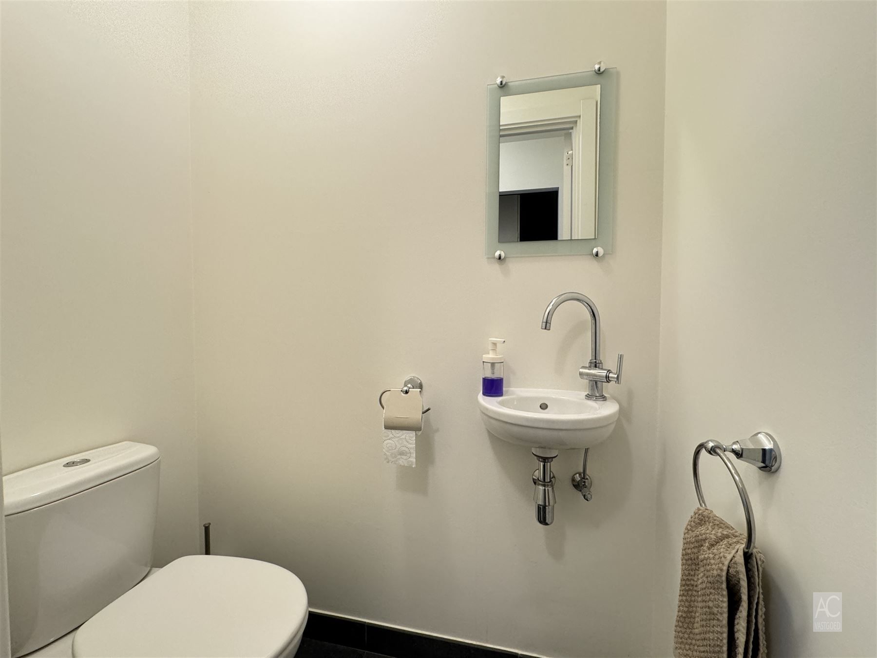 Instapklaar appartement in hartje Sint-Niklaas foto 12