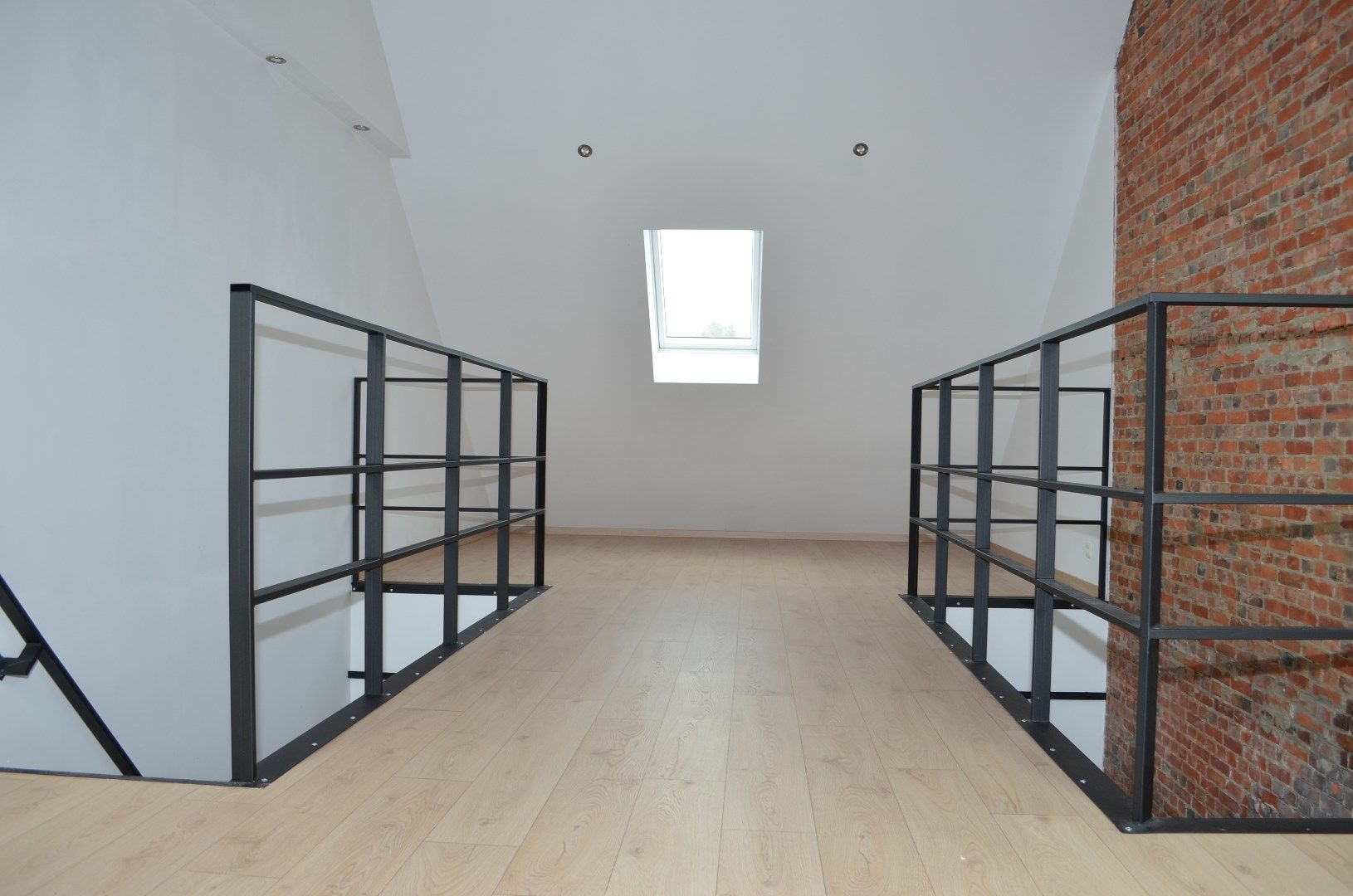Volledig gerenoveerde woning in het centrum met stadstuintje. foto 14
