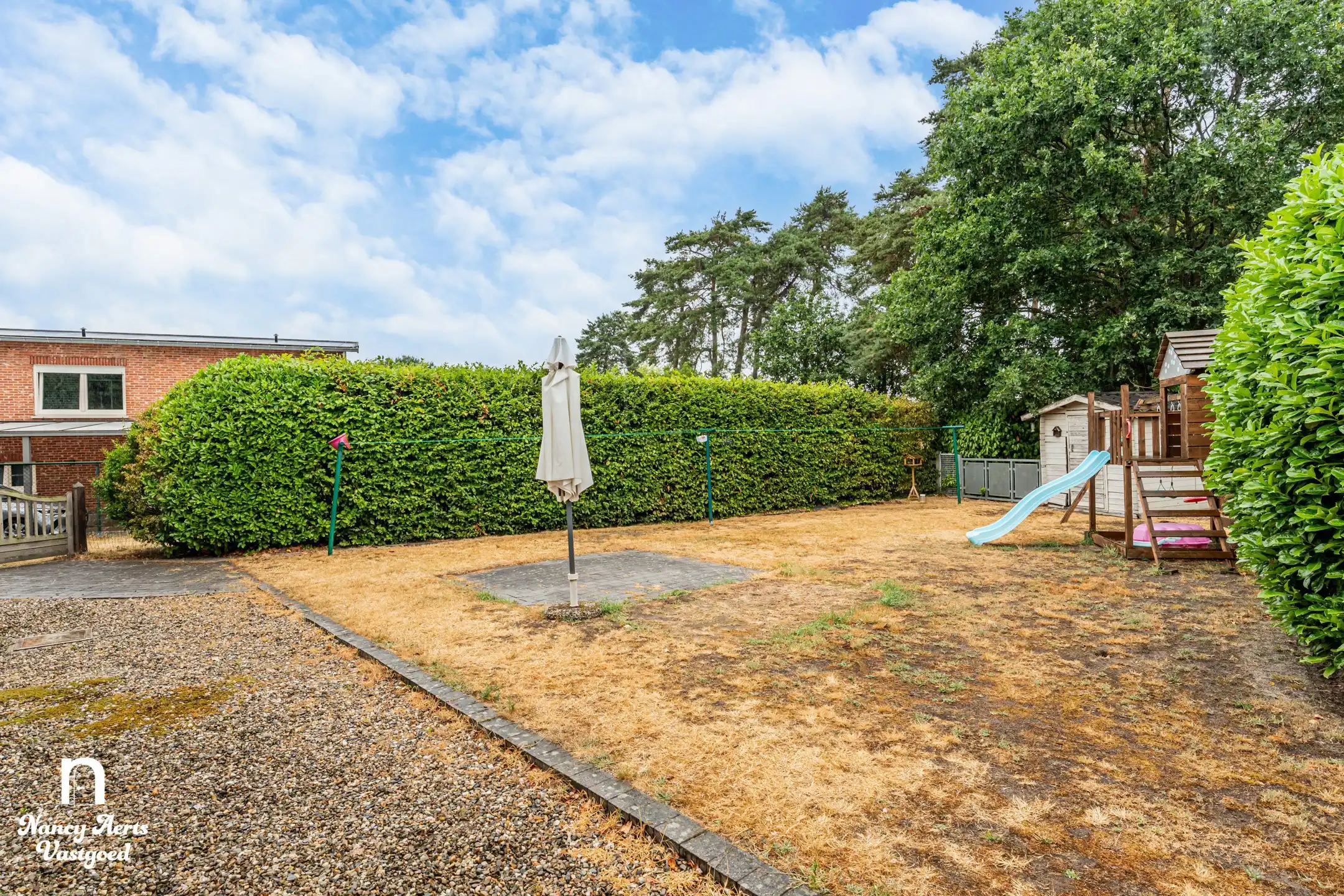 Ruime, vrijstaande gezinswoning met grote tuin en potentieel foto 28