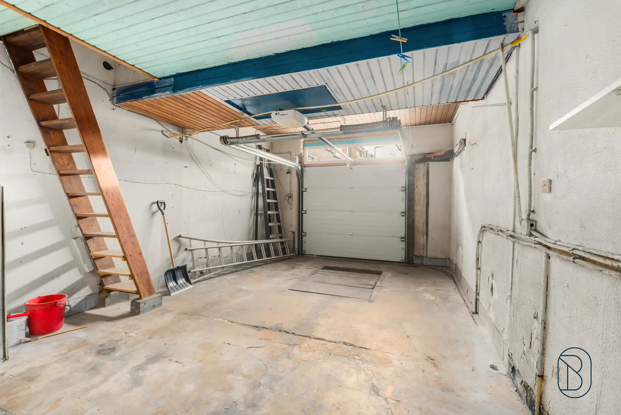Topgelegen op te frissen woning met 5 slk en handige garage foto 9