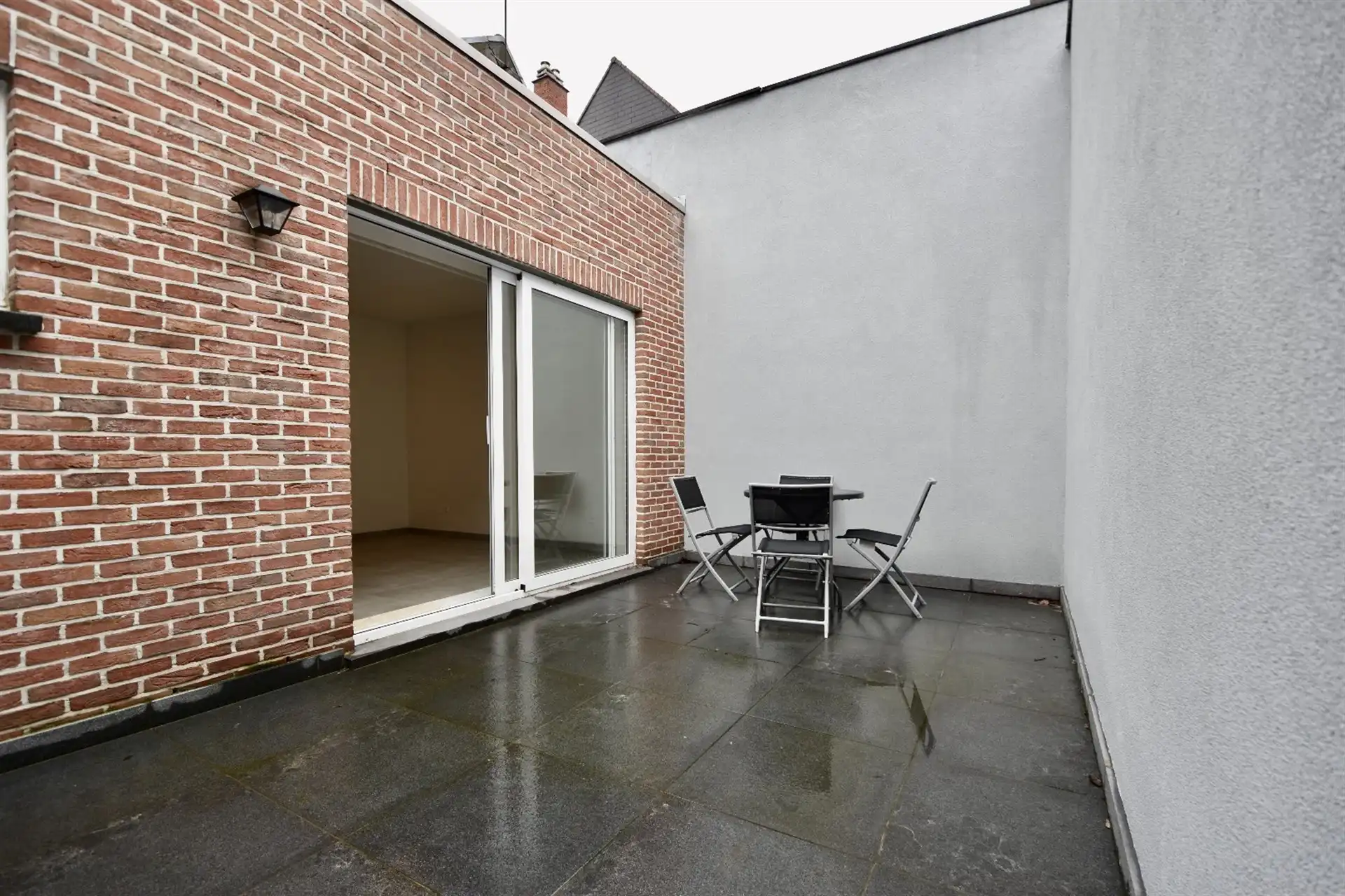 Gerenoveerd gelijkvloers appartement met ruim terras foto 6