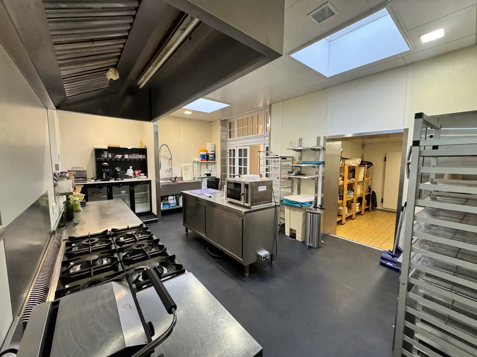 Instapklaar pand 108 m² voor take-away & delivery foto 6