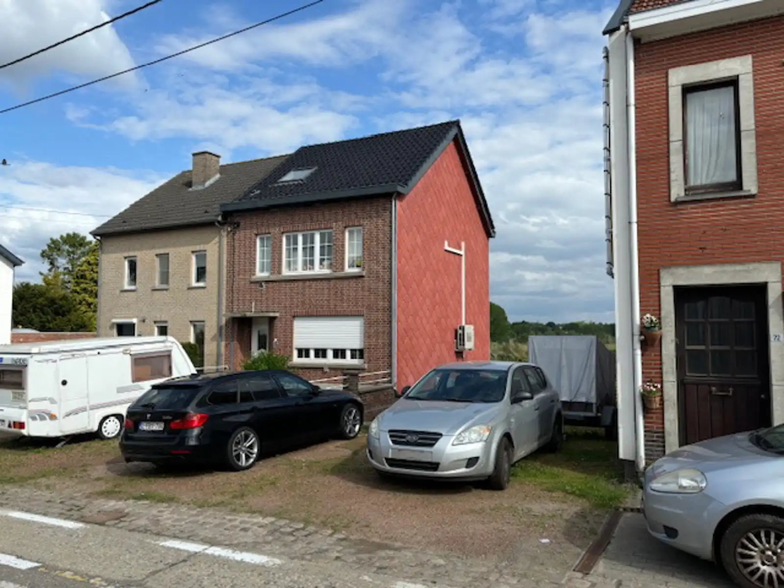 Prachtige woning met naastgelegen bouwgrond foto {{pictureIndex}}