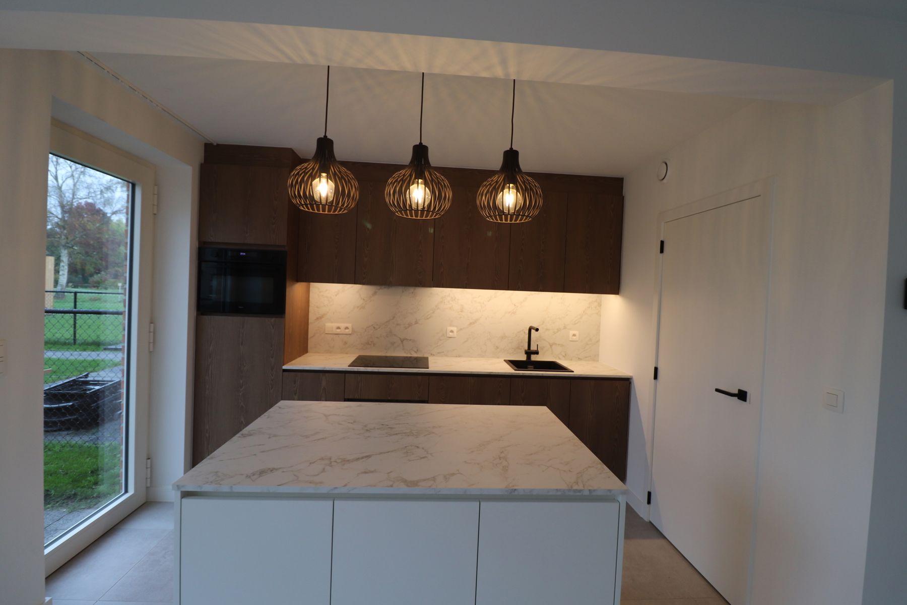 Nieuwbouwwoning met 3 slaapkamers, zolder, tuin en 2 autostaanplaatsen. foto 5