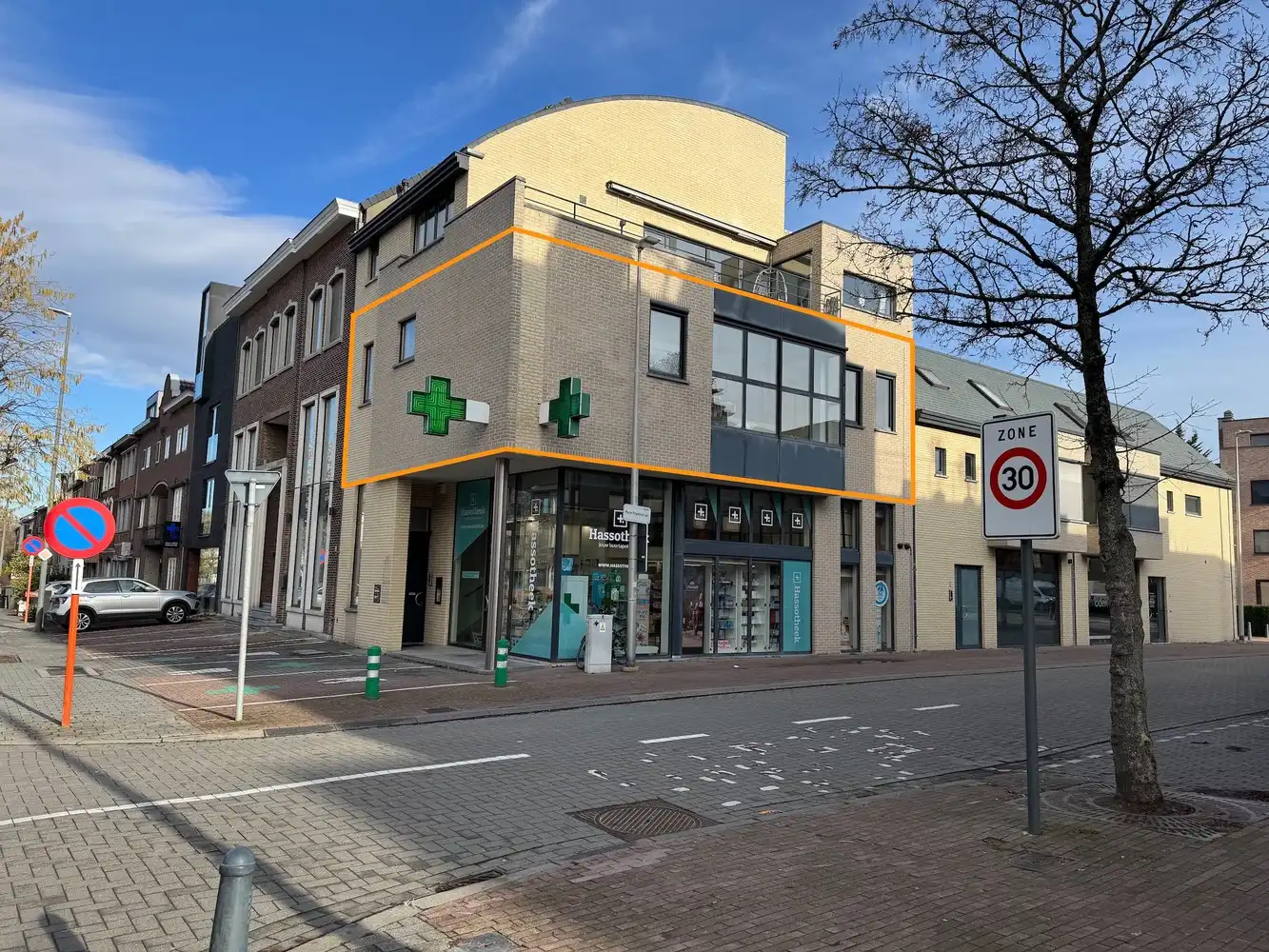 Binnen de grote ring, comfortabel appartement met autostandplaats en ruime kelder. foto 2