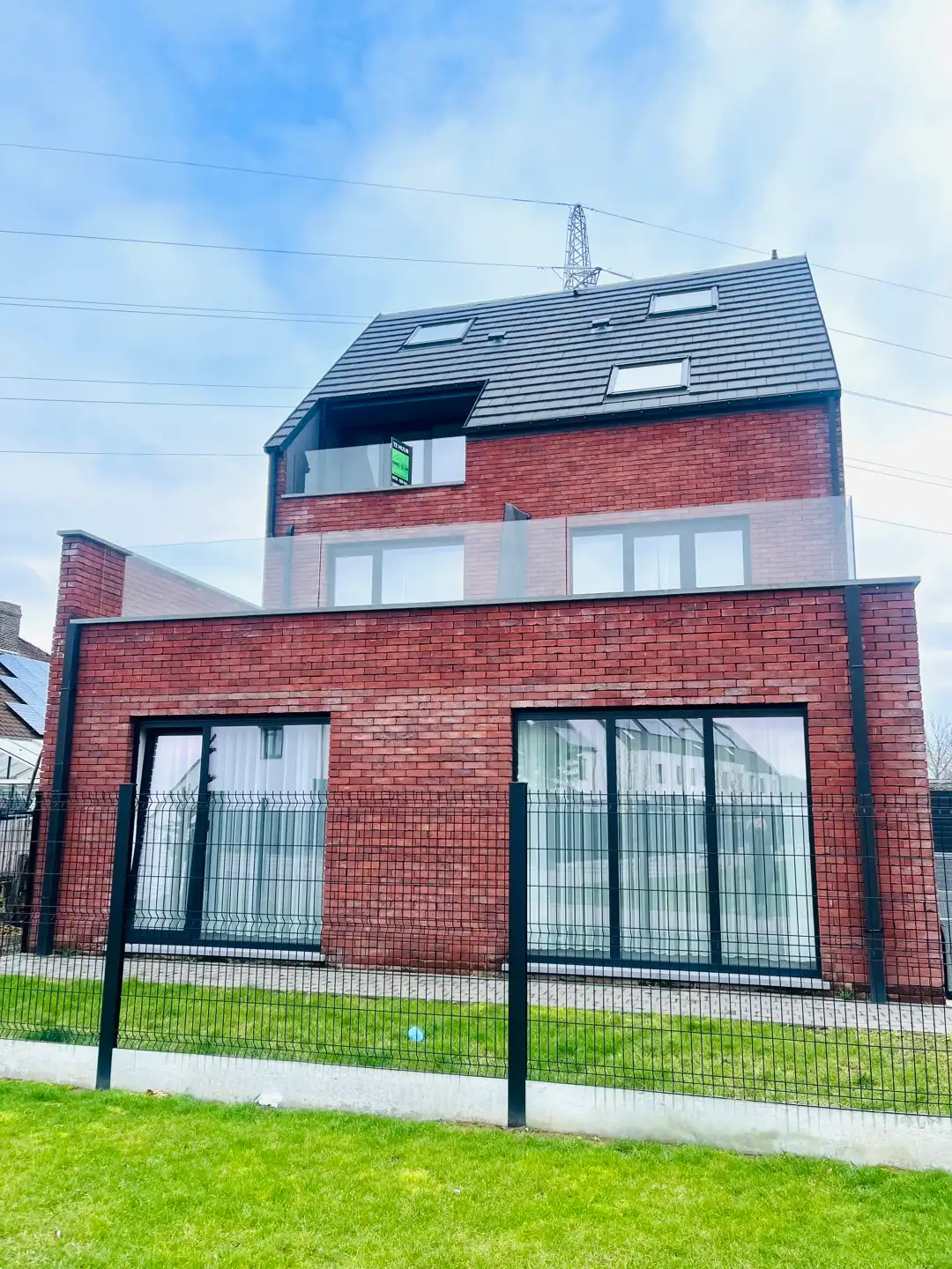 DUPLEX APPARTEMENT IN MERCHTEM foto {{pictureIndex}}