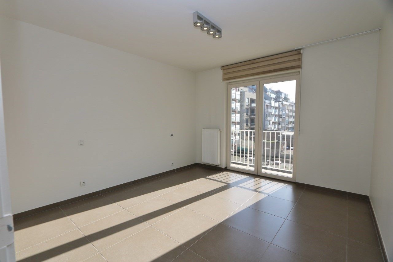 Ongemeubeld - Prachtig woonappartement (120m²) met staanplaats in het gebouw, nabij de Lippenslaan. foto 12