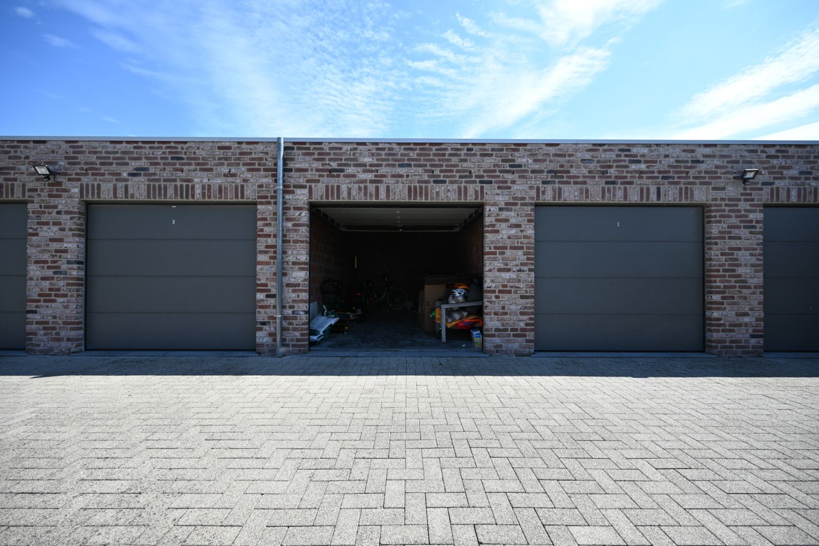 Gezinsvriendelijke Woning met Open Keuken, Tuin parkeerplaats en Garage foto 18