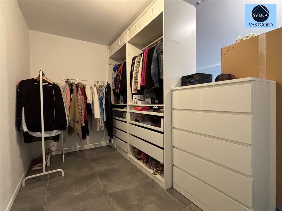 VOLLEDIG GERENOVEERDE WONING MET 3 SLAAPKAMERS EN TERRAS foto 9