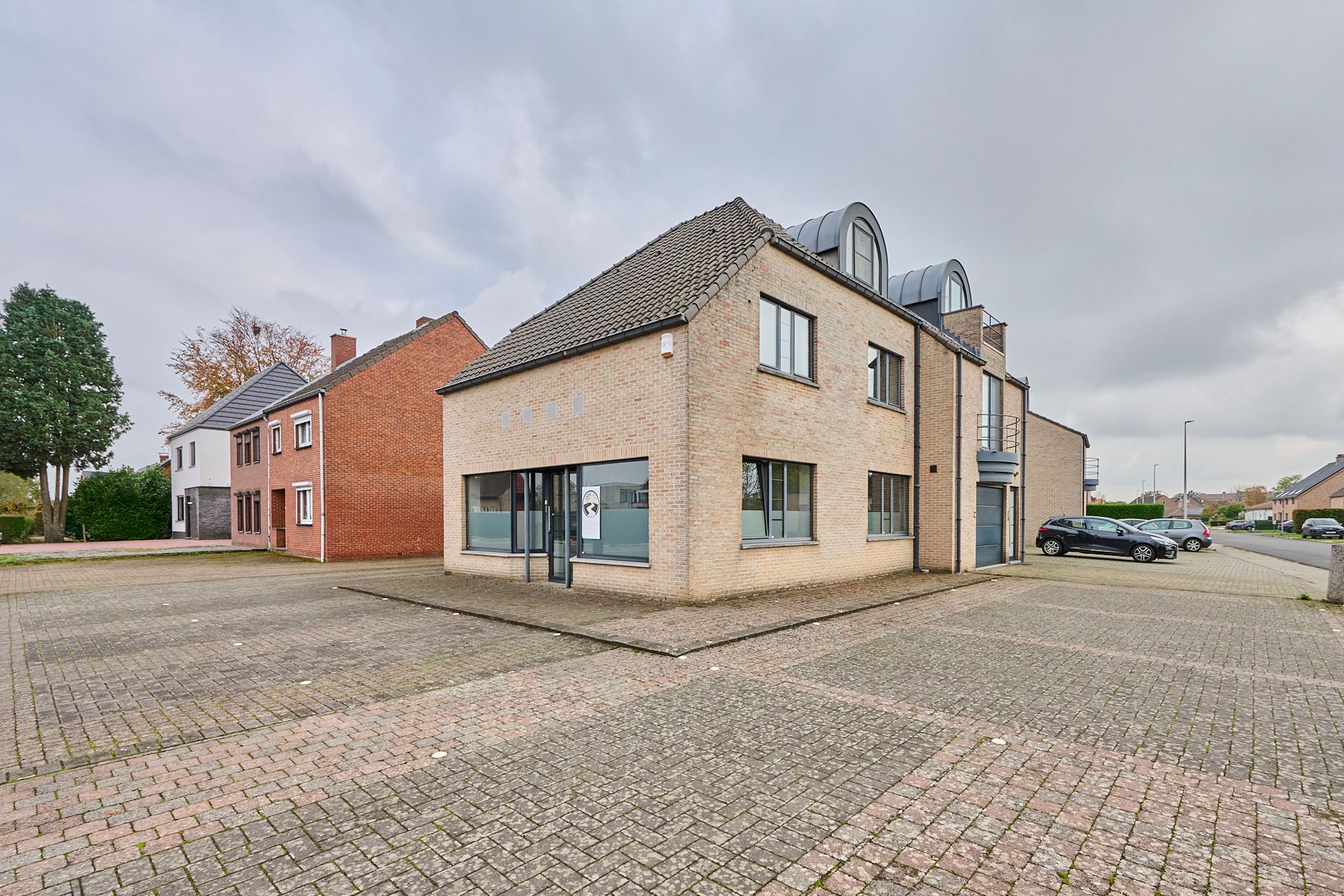 HALFOPEN WONING MET ZEER VEEL MOGELIJKHEDEN foto 13