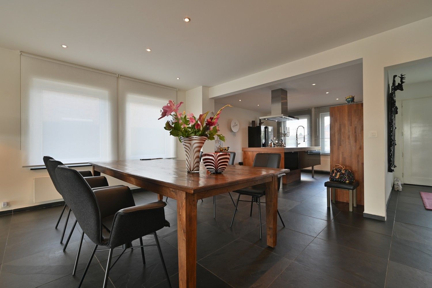 Ruime woning met zwembad en royaal poolhouse, op rustige locatie in Rekem, direct grenzend aan velden foto 19