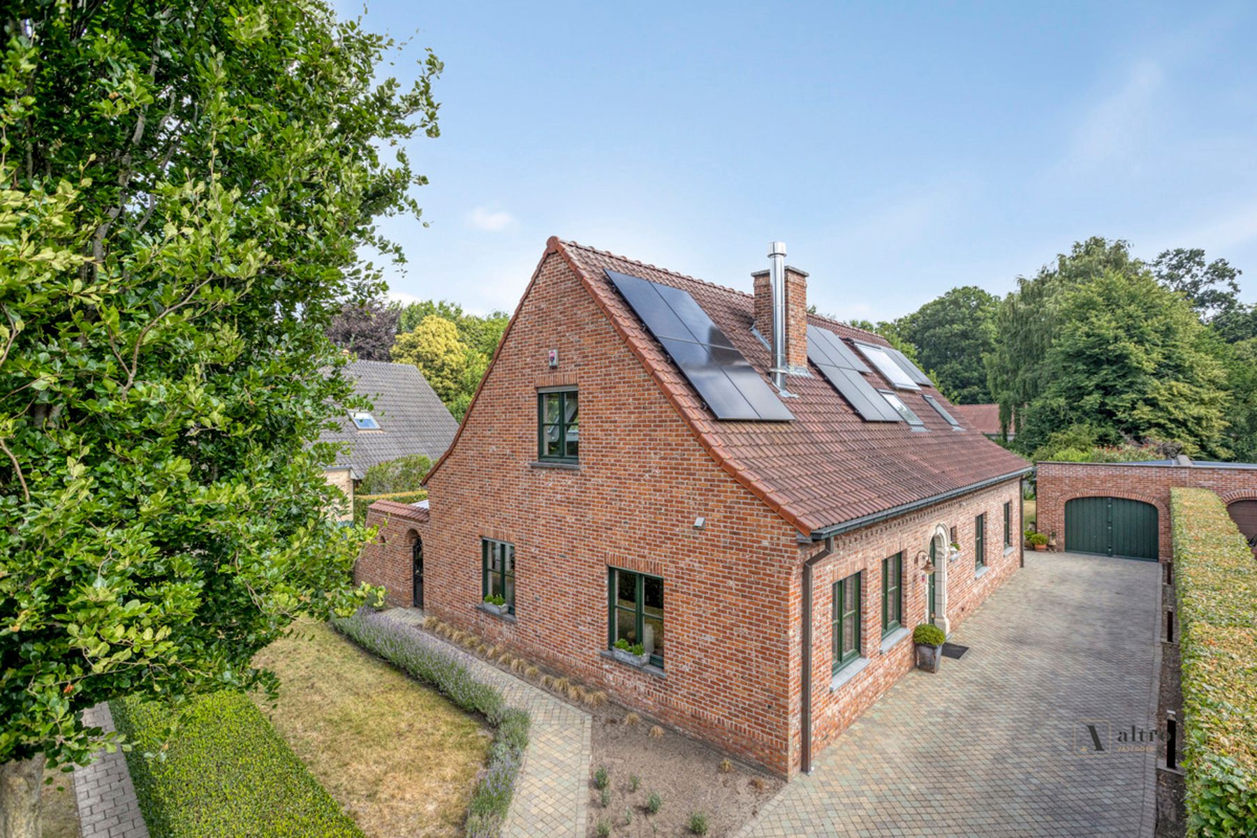 Prachtige en instapklare villa in landelijke stijl  foto {{pictureIndex}}