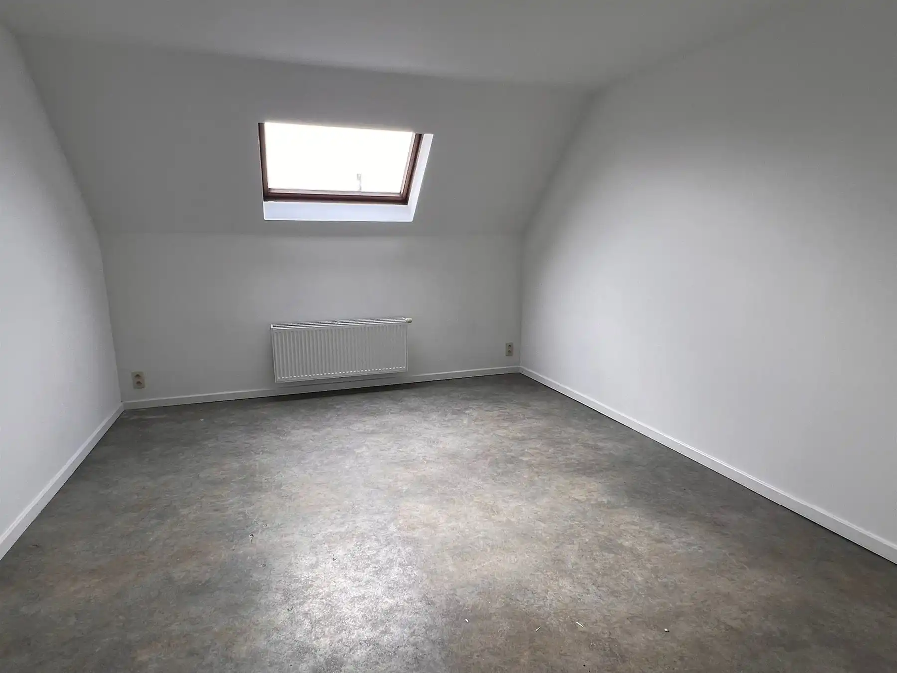 Aangename woning met 5 slaapkamers en garage foto 10