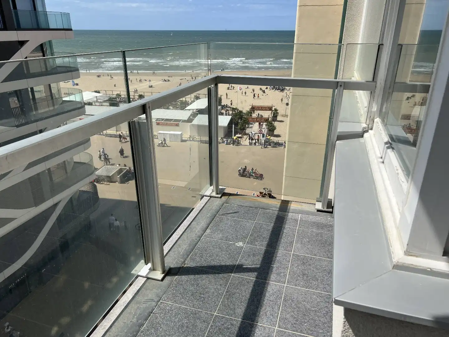 Te Huur – Appartement met Lateraal Zeezicht in het Centrum van Oostende foto 3