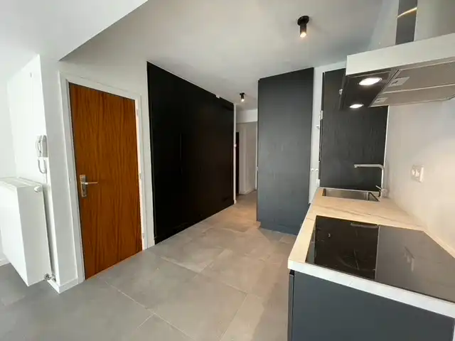Ongemeubeld appartement met twee slaapkamers. Aan de achterkant van de Zeedijk. foto 6