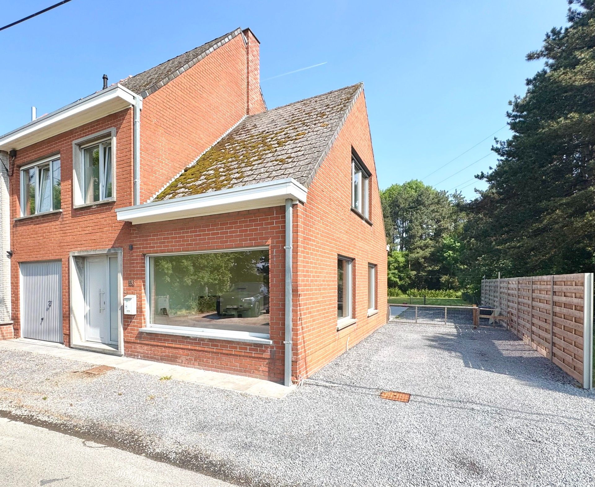 LANDELIJK GELEGEN HALFOPEN WONING foto 7