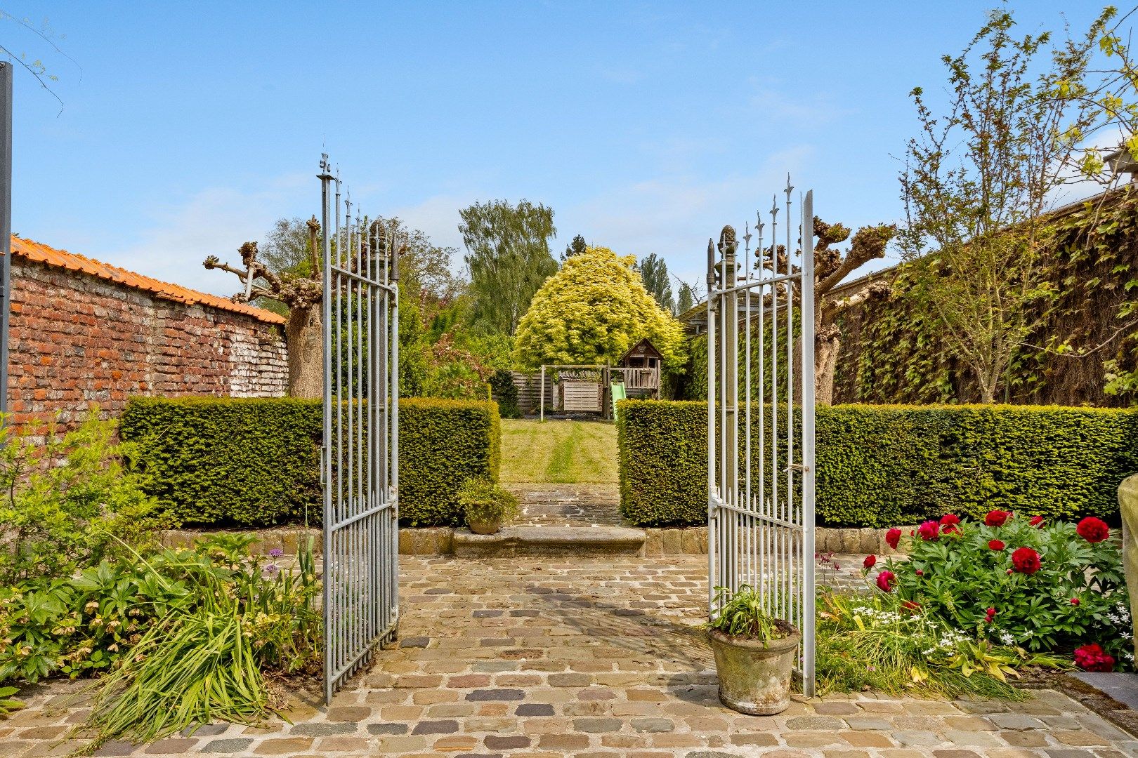 BURGERWONING MET 5 SLPKS,  TUIN EN HUURGARAGE foto 27