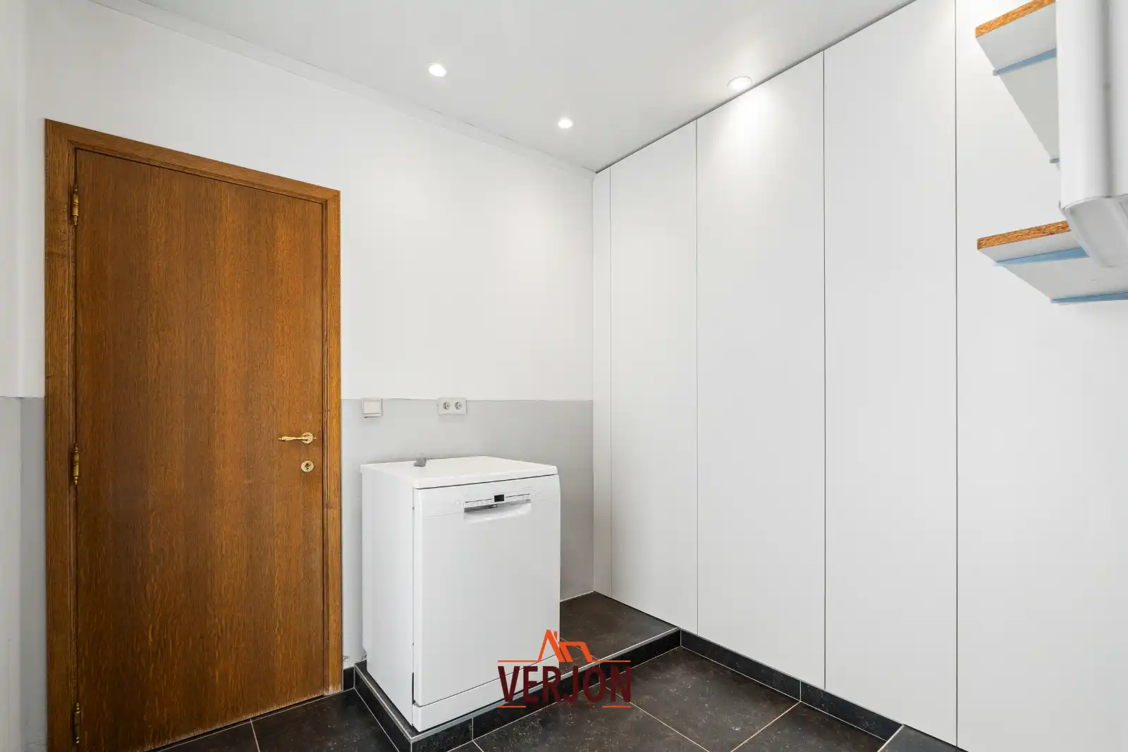 Villa met 4 slaapkamers en dubbele garage in een doodlopende straat te koop in Izegem! foto 11
