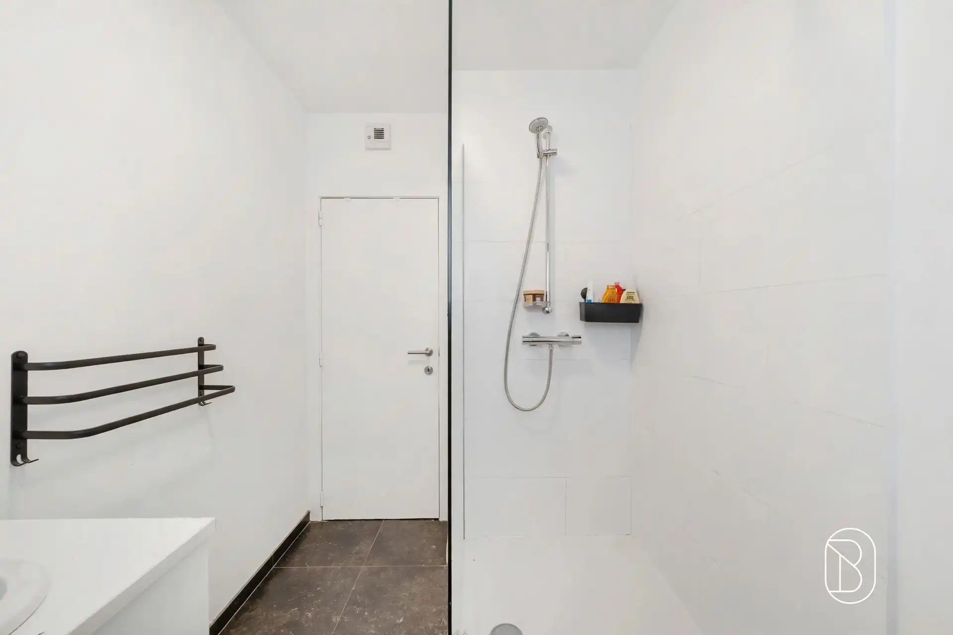 Topgelegen gelijkvloers appartement met 2 slk, tuin + aparte garagebox foto 11