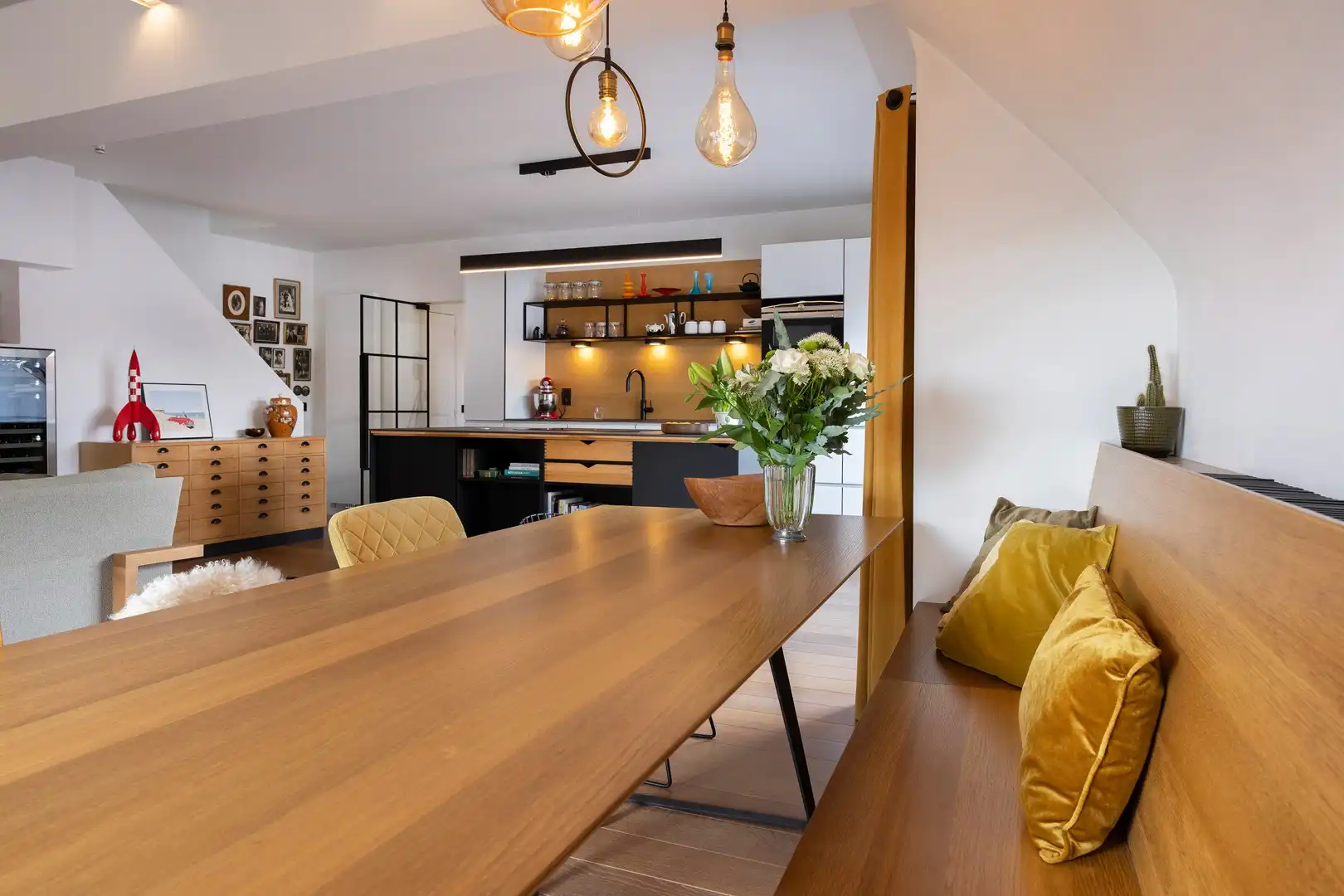Instapklaar duplex-appartement met een huiselijke sfeer. foto {{pictureIndex}}