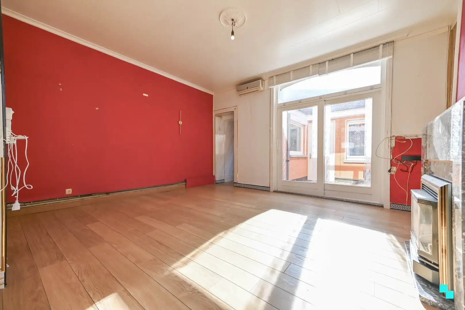 Knusse rijwoning nabij centrum Izegem foto 9