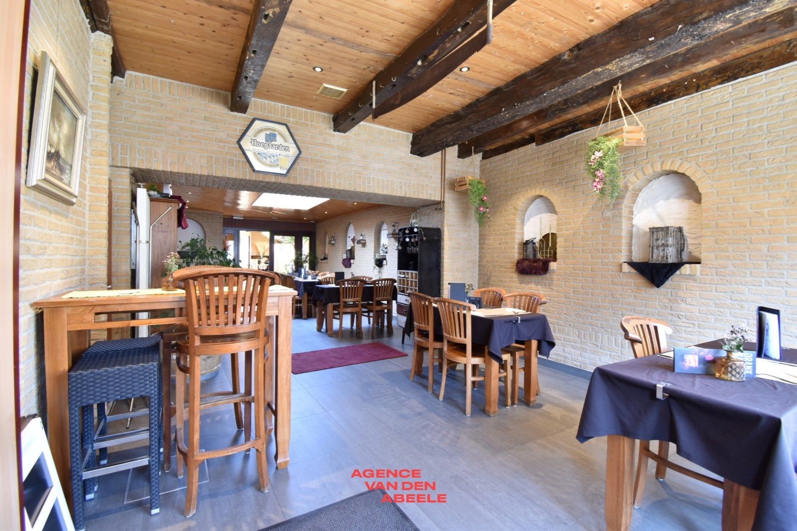 Handelspand bestaande uit eethuis met café en privé woonst foto 21