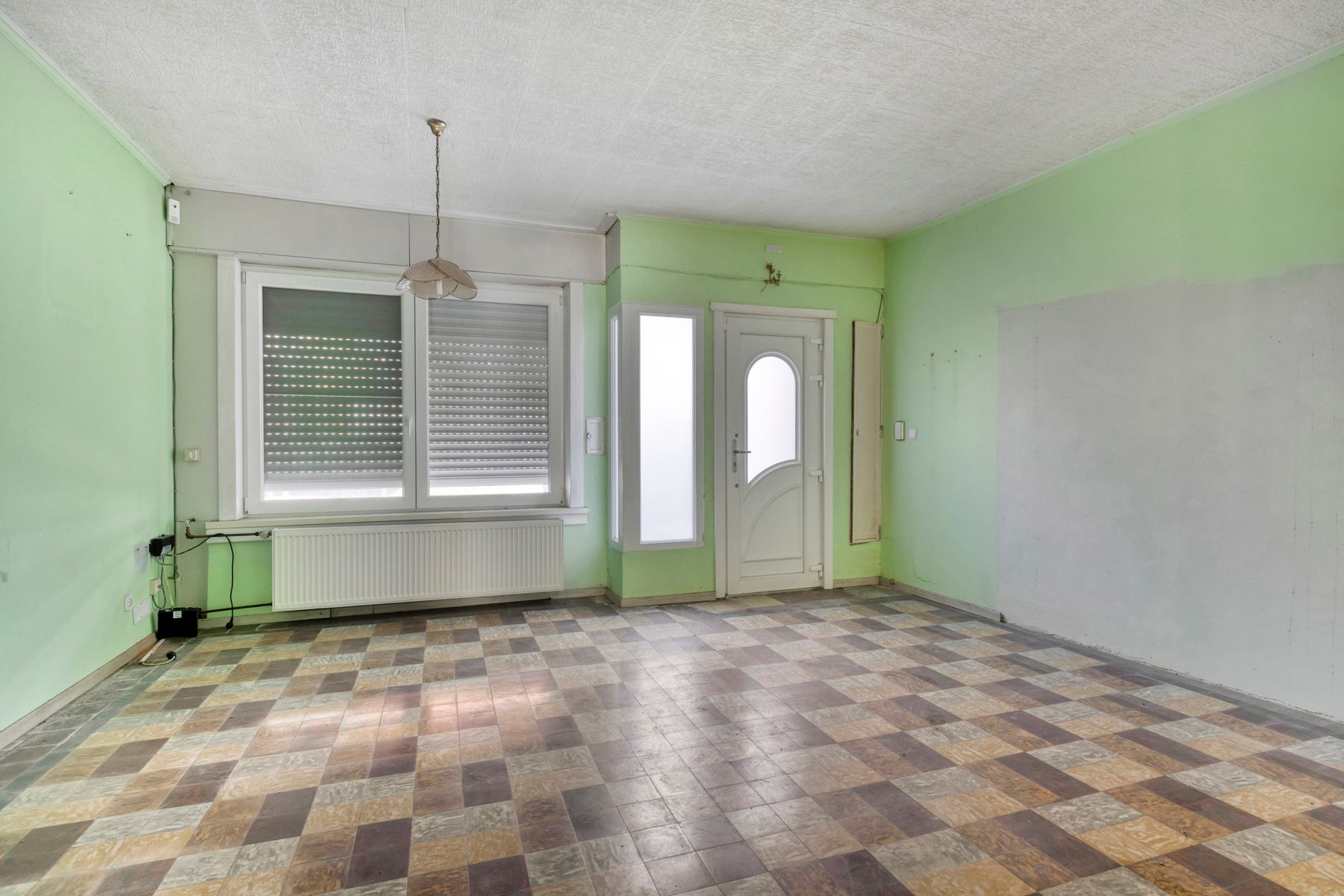 Te renoveren woning met ruime tuin. foto 3