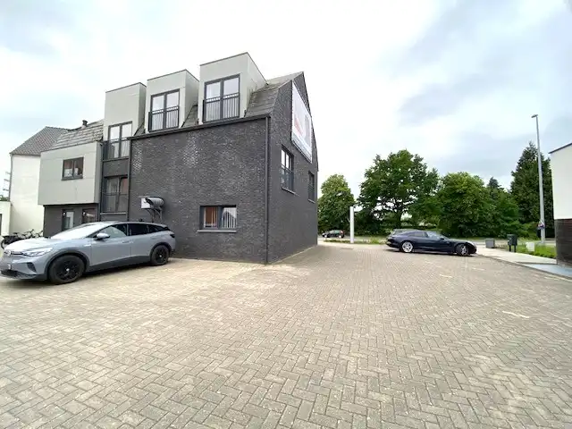 Instapklare kantoorruimte met gemeenschappelijke parking, nabij E313 foto 14