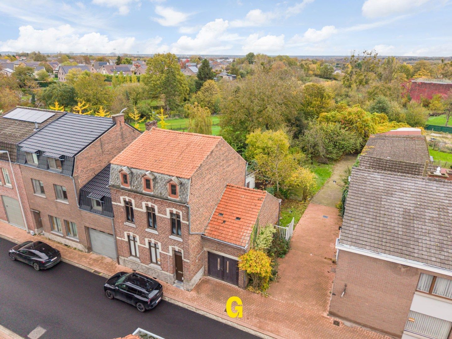 VERKOCHT - Karaktervolle te renoveren herenwoning met tuin en garage op wandelafstand van het centrum foto 28