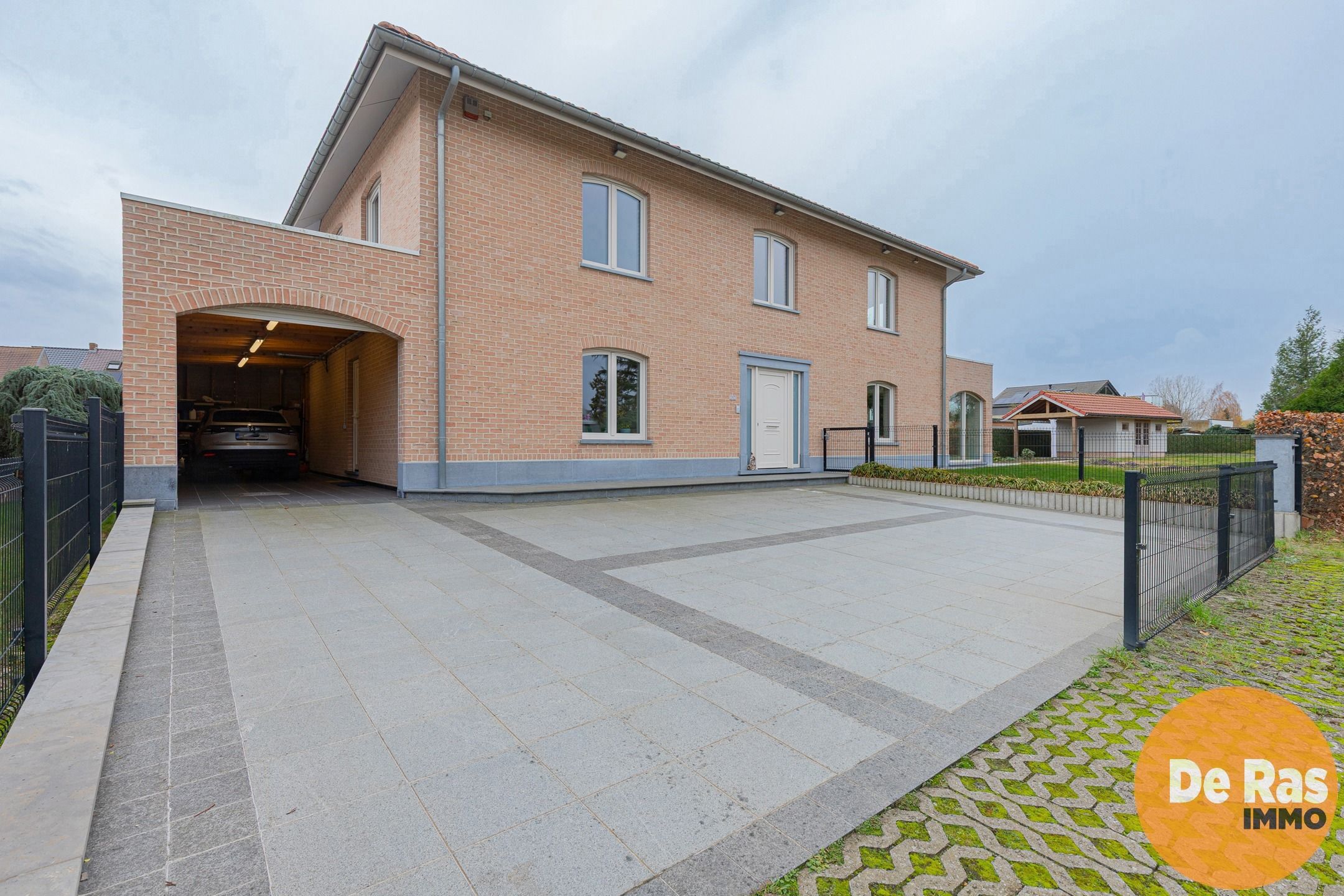 WETTEREN- Ruime, comfortabele 4-gevelwoning centrum Wetteren foto 2