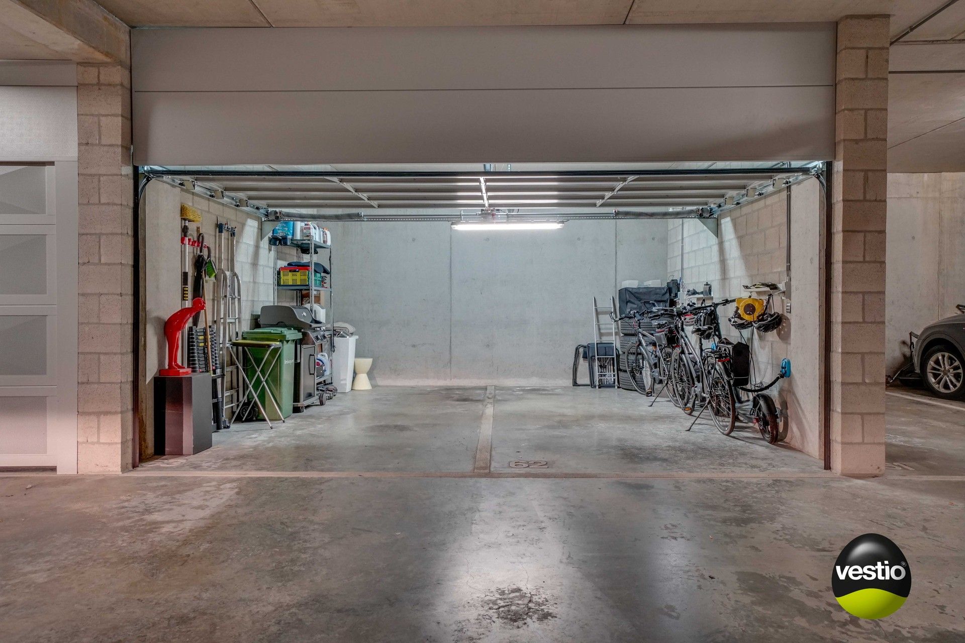 DUBBELE GARAGE IN RESIDENTIE HENDRICUS IN OPGLABBEEK-CENTRUM foto 3