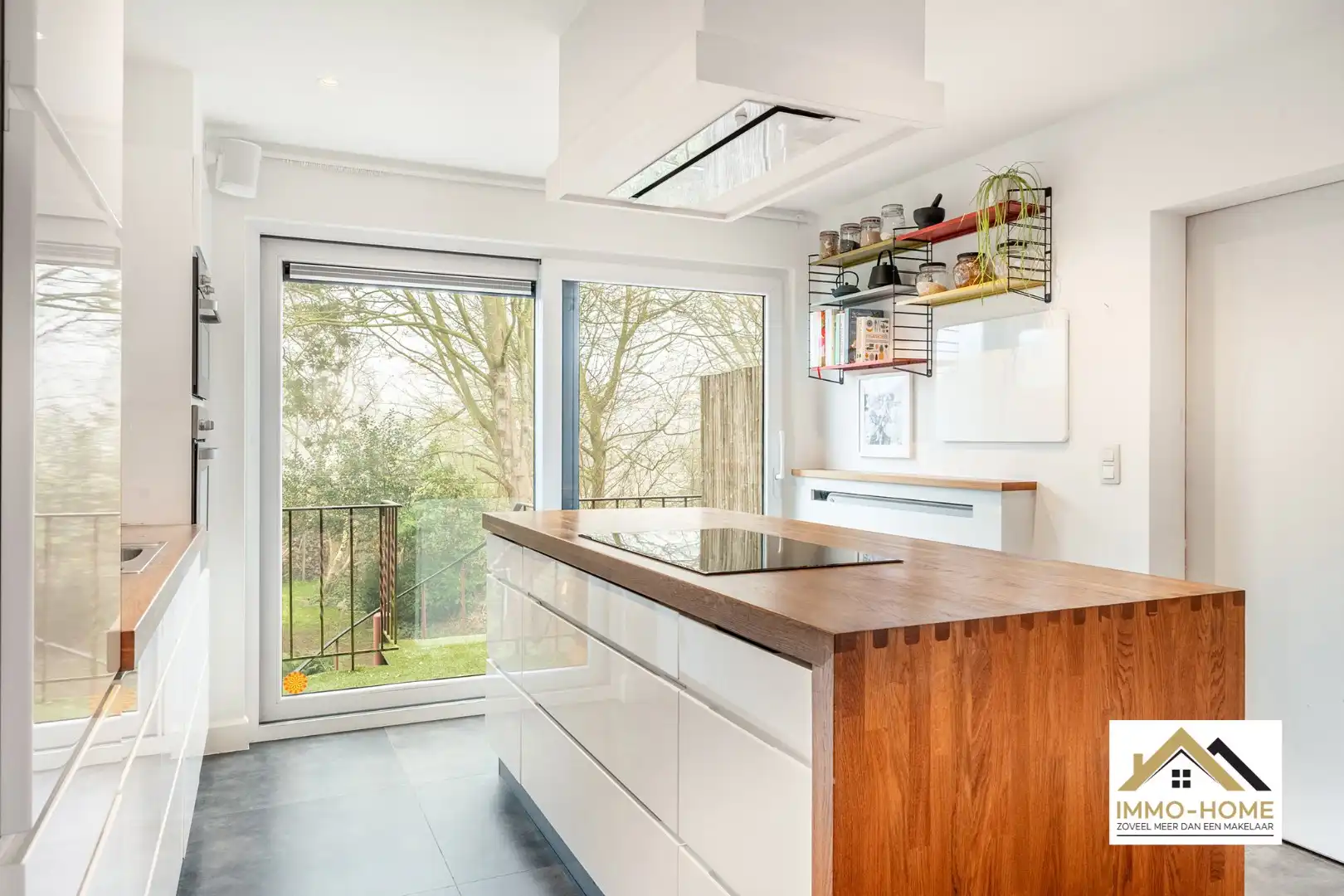 Ruime instapklare woning op toplocatie te Sint-Amandsberg  foto {{pictureIndex}}