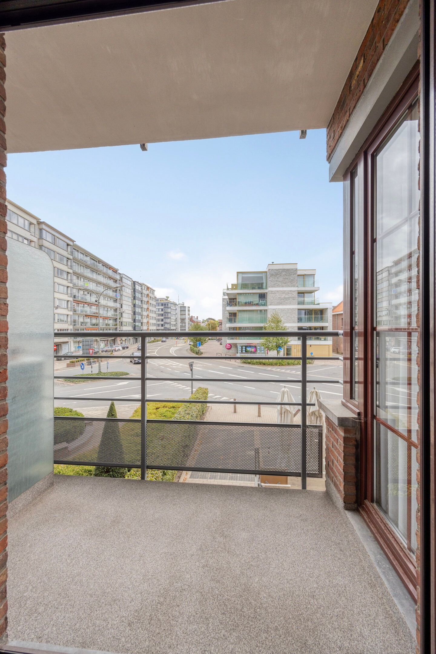 Ruim appartment aan de stadsrand foto 9