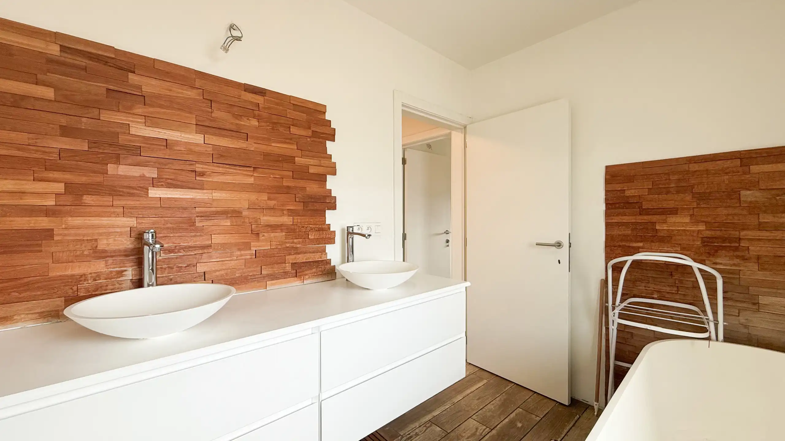Recente halfopen woning met 3slpks, veranda en ruime tuin! foto 18