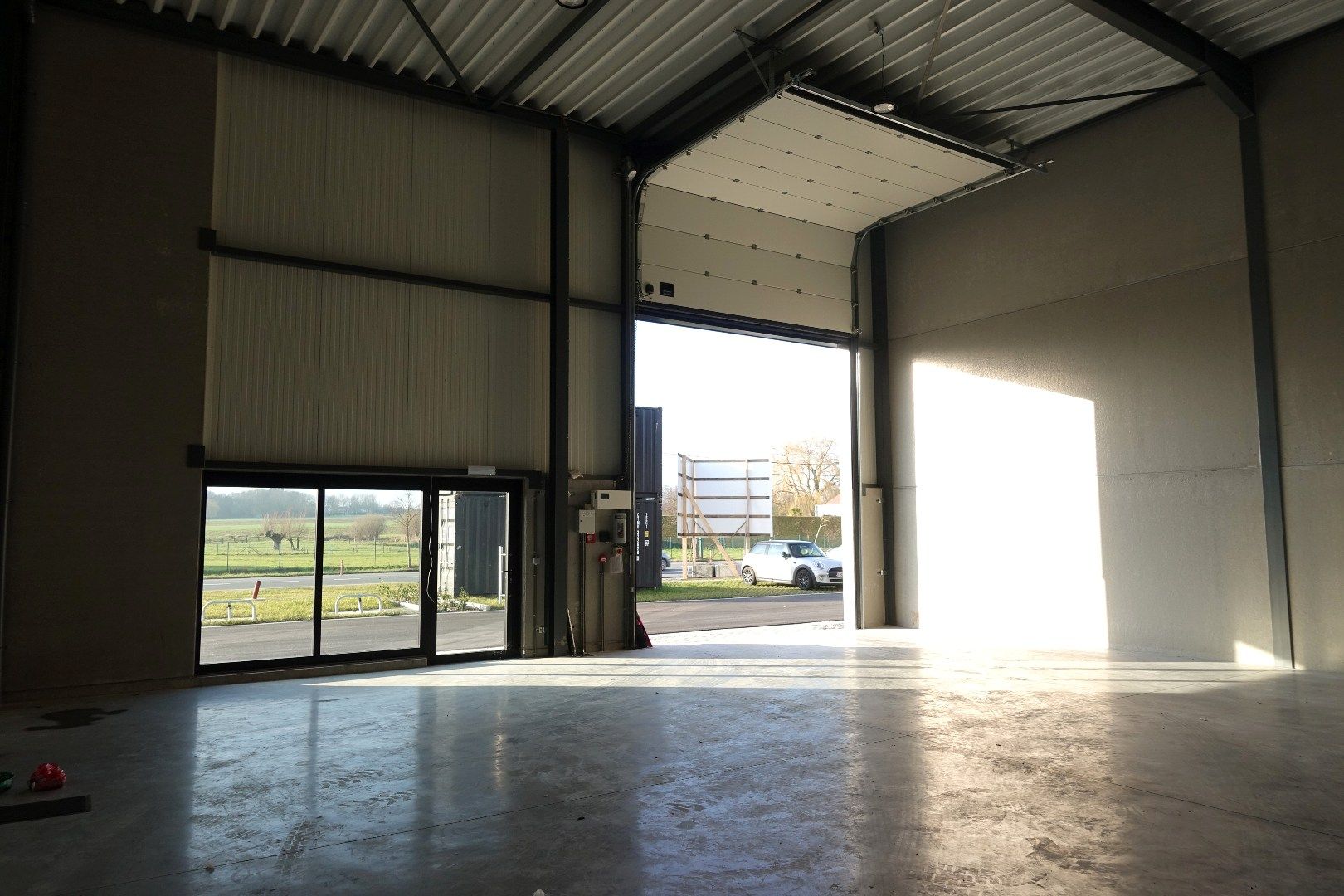 Loods te huur op uitstekende locatie. foto 4